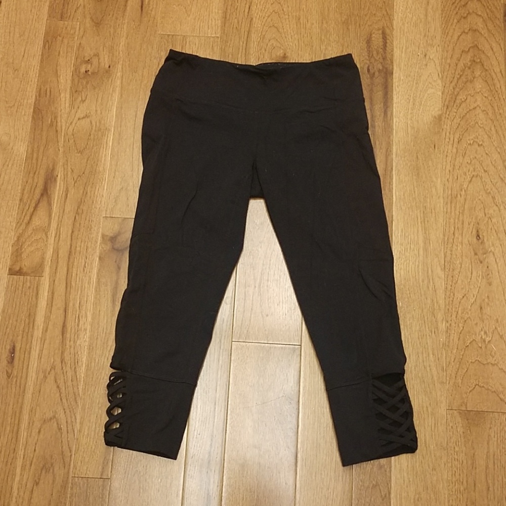 Athleta cropped criss cross legging